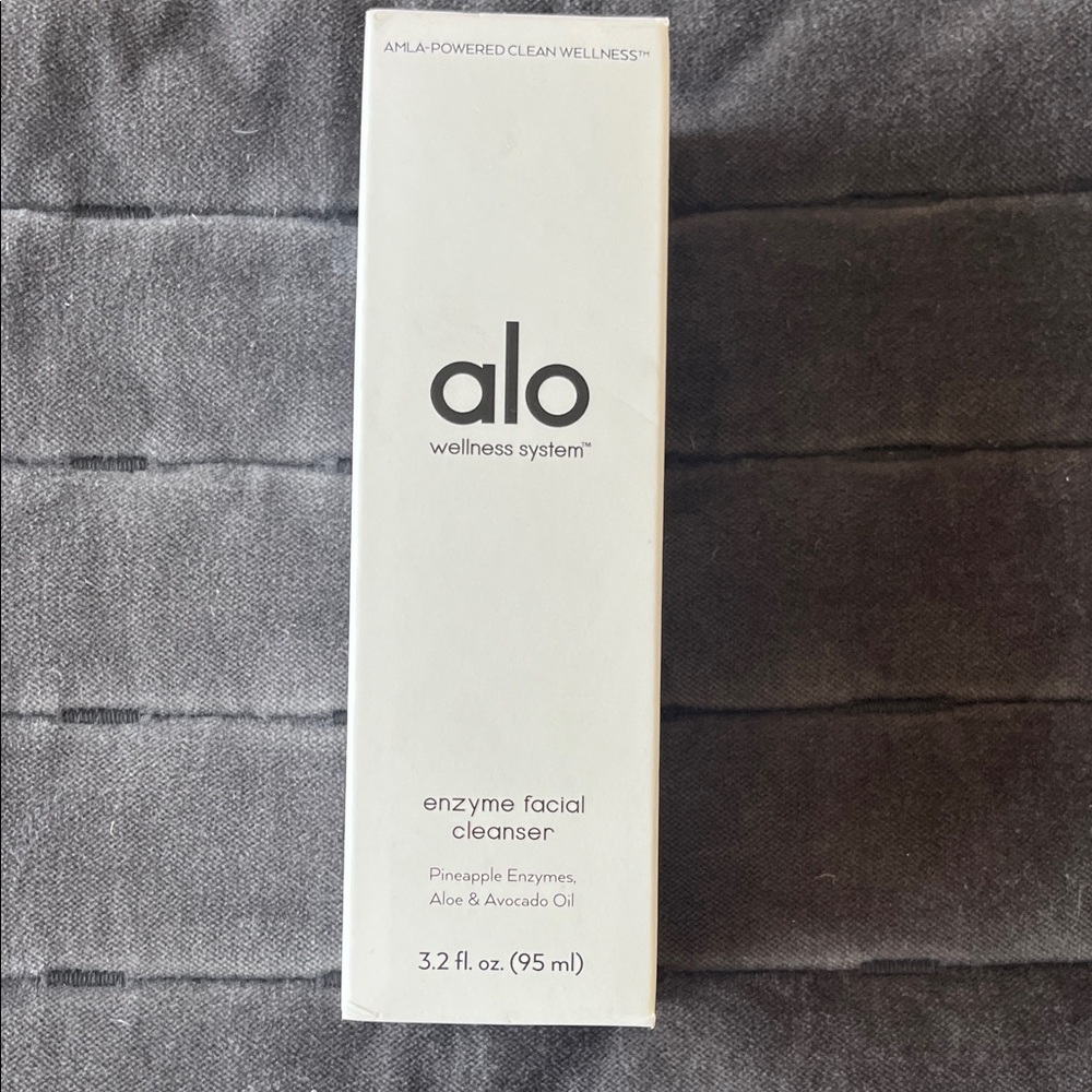 ALO Yoga Wellness eczema, facial cleanserNEW